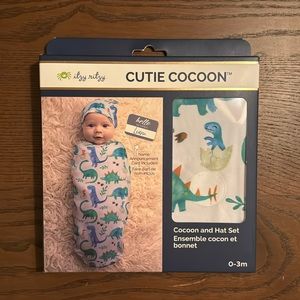 Itzy Ritzy Cocoon & Hat Swaddle Set in Dino Print